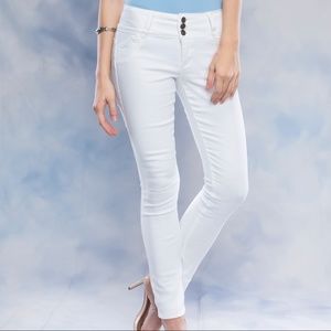 Suyeon Park's Closet (@suboon) | Poshmark Pants - Basic White Denim Hip up Skinny